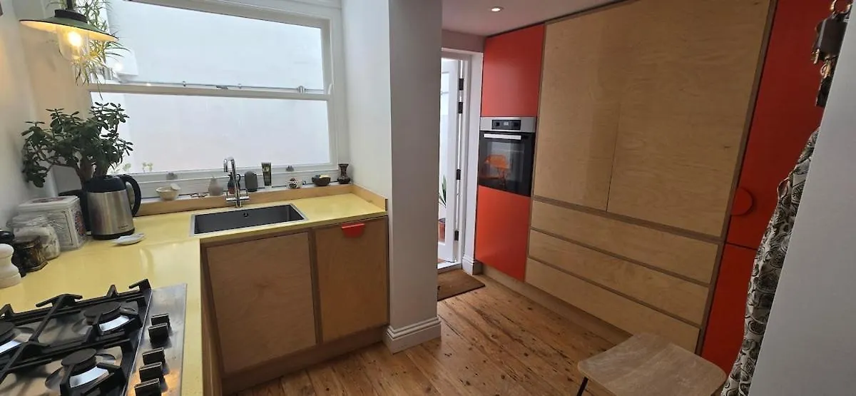 Regency Beach House - 2 Bed, 2 Bath By The Beach! Brighton 0*,